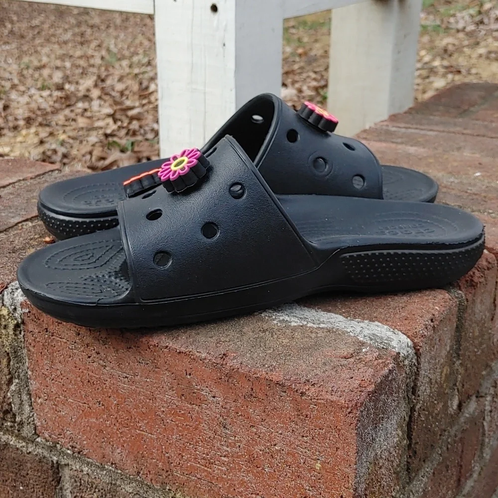 Crocs Unisex Black Slides with Flower Jibbetz Size 6 (841)
